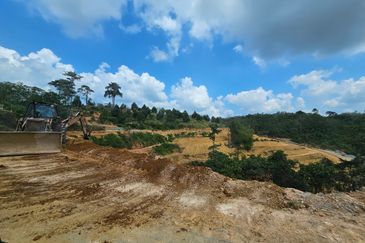 Bentong Multiple More Than 1 Acre Gated & Guarded Land For Sale