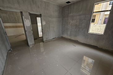 2 Storey Freehold Semi D 40 x 80 in Tanjong Melaka