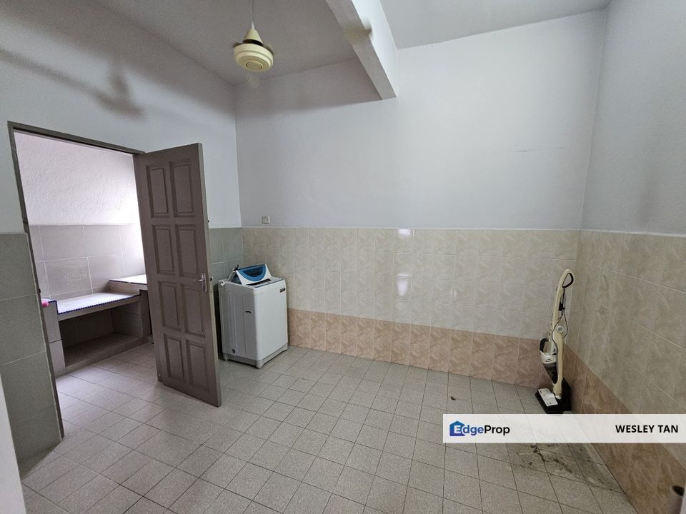 1.5 Storey Corner Townhouse Freehold Renovated Extra Parking in Cheng, Melaka, Cheng