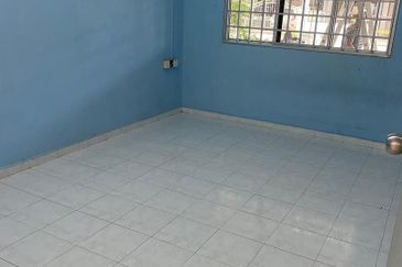 Single Storey Terrace in Taman Angkasa Nuri, Durian Tunngal for sale.