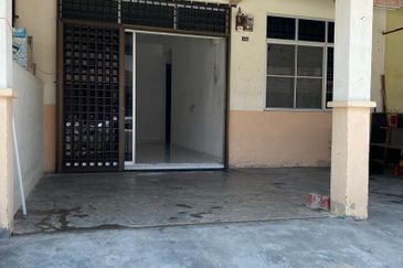 Single Storey Terrace in Taman Angkasa Nuri, Durian Tunngal for sale.