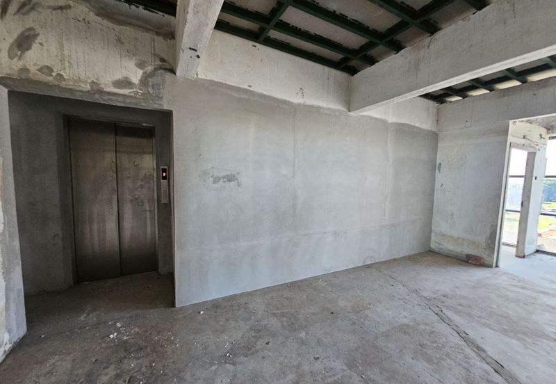 Vacant Hotel Building No Pillar Structured in Melaka Township For Sale