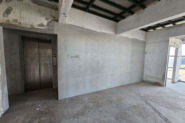 Vacant Hotel Building No Pillar Structured in Melaka Township For Sale