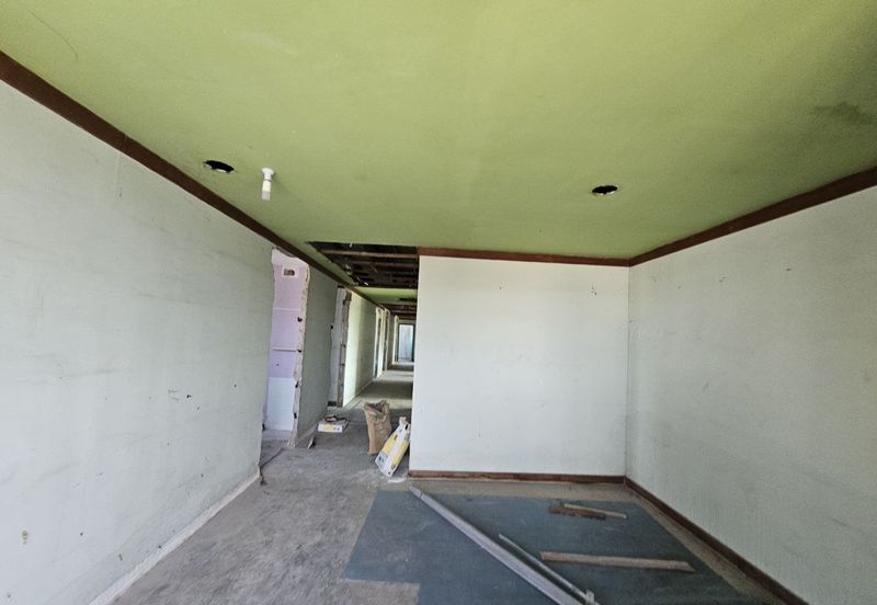 Vacant Hotel Building No Pillar Structured in Melaka Township For Sale