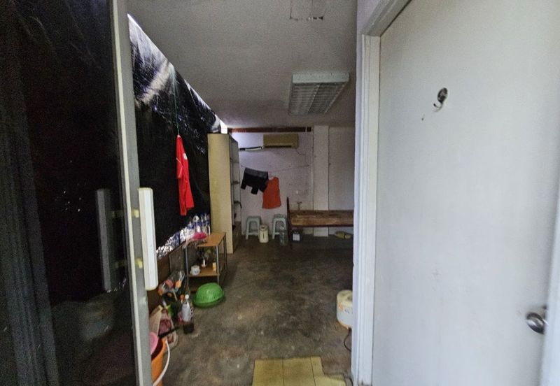 Vacant Hotel Building No Pillar Structured in Melaka Township For Sale