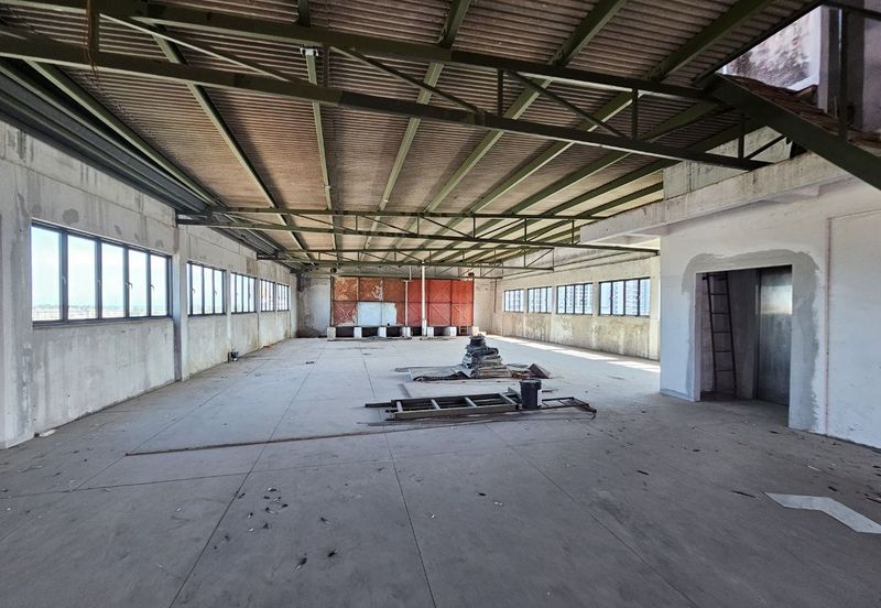 Vacant Hotel Building No Pillar Structured in Melaka Township For Sale