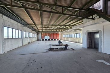 Vacant Hotel Building No Pillar Structured in Melaka Township For Sale