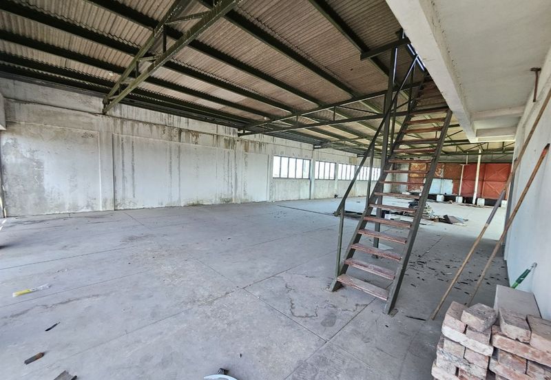 Vacant Hotel Building No Pillar Structured in Melaka Township For Sale