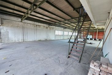 Vacant Hotel Building No Pillar Structured in Melaka Township For Sale