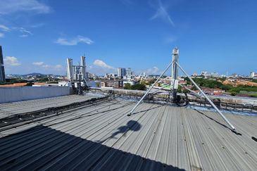 Vacant Hotel Building No Pillar Structured in Melaka Township For Sale