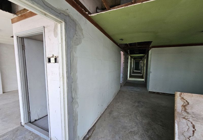 Vacant Hotel Building No Pillar Structured in Melaka Township For Sale