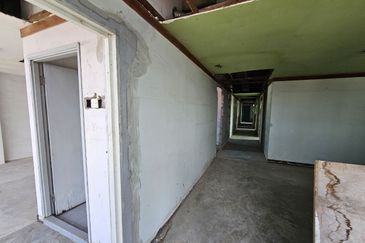 Vacant Hotel Building No Pillar Structured in Melaka Township For Sale