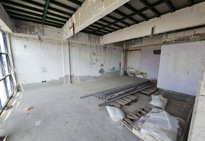 Vacant Hotel Building No Pillar Structured in Melaka Township For Sale