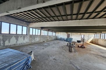 Vacant Hotel Building No Pillar Structured in Melaka Township For Sale