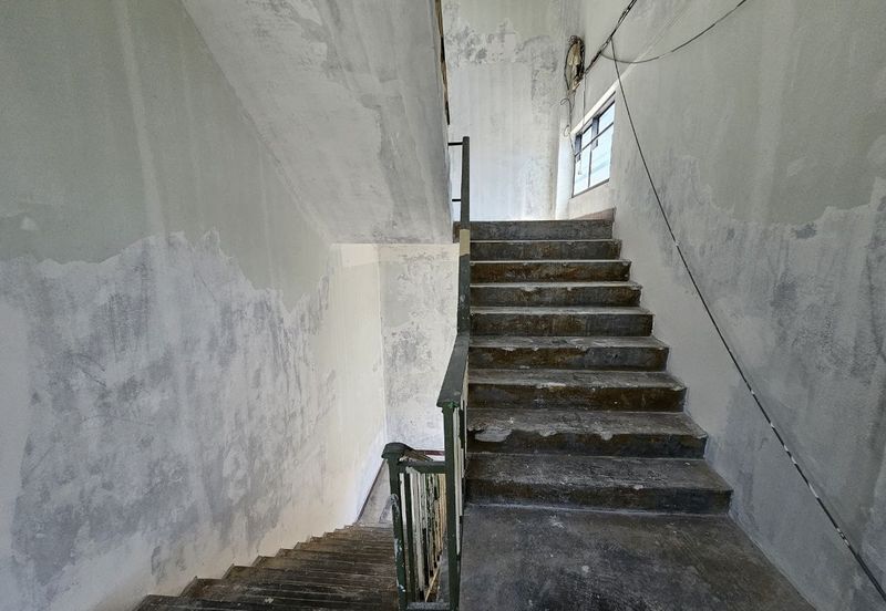 Vacant Hotel Building No Pillar Structured in Melaka Township For Sale