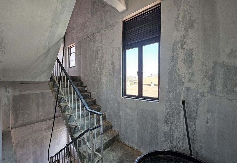 Vacant Hotel Building No Pillar Structured in Melaka Township For Sale