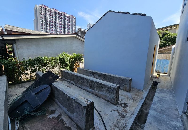 Vacant Hotel Building No Pillar Structured in Melaka Township For Sale