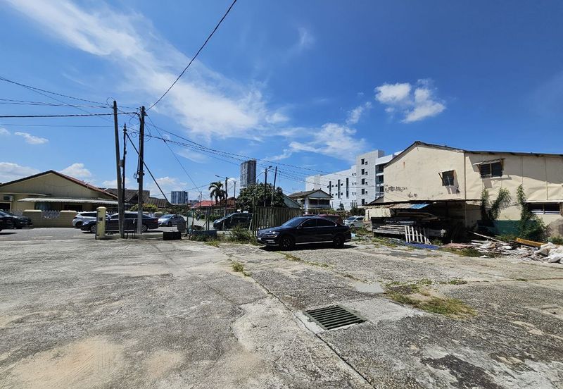 Vacant Hotel Building No Pillar Structured in Melaka Township For Sale