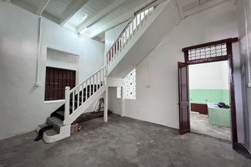 Tengkera Double Storey End Lot Shop for Rent