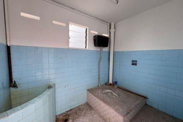 Tengkera Double Storey End Lot Shop for Rent