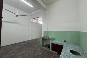 Tengkera Double Storey End Lot Shop for Rent