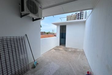 Tengkera Double Storey End Lot Shop for Rent