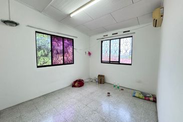 Tengkera Double Storey End Lot Shop for Rent