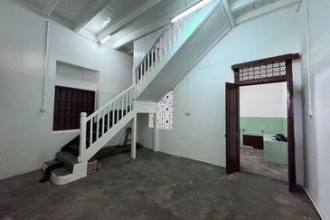 Tengkera Double Storey End Lot Shop for Rent