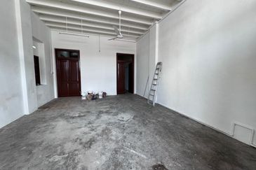 Tengkera Double Storey End Lot Shop for Rent