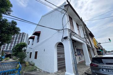 Tengkera Double Storey End Lot Shop for Rent