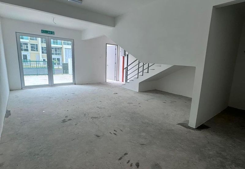 3 storey terrace factory in Ayer Keroh for rent