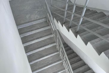 3 storey terrace factory in Ayer Keroh for rent