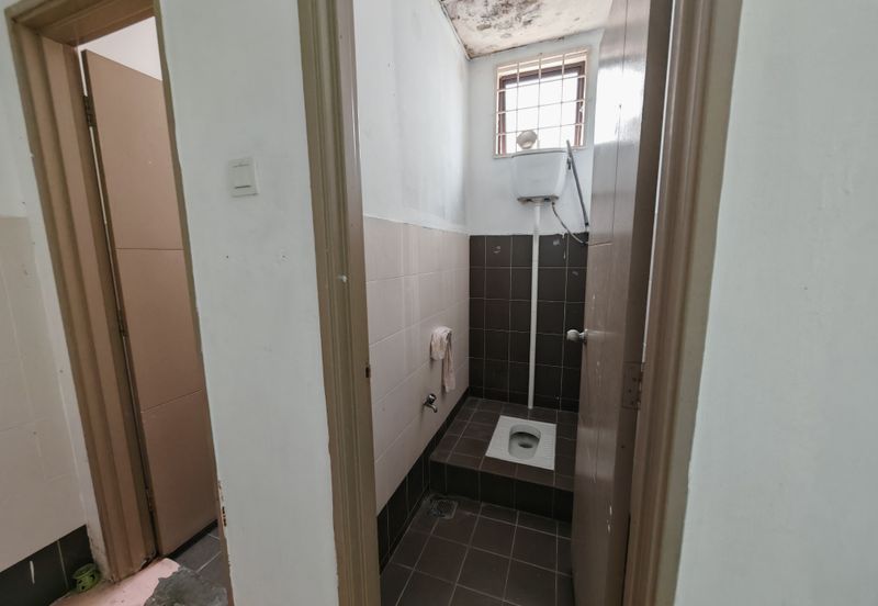 Double story shoplot near Aeon Melaka for rent