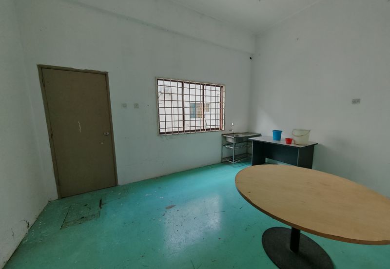 Double story shoplot near Aeon Melaka for rent