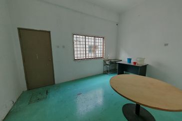 Double story shoplot near Aeon Melaka for rent