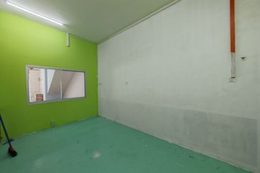 Double story shoplot near Aeon Melaka for rent