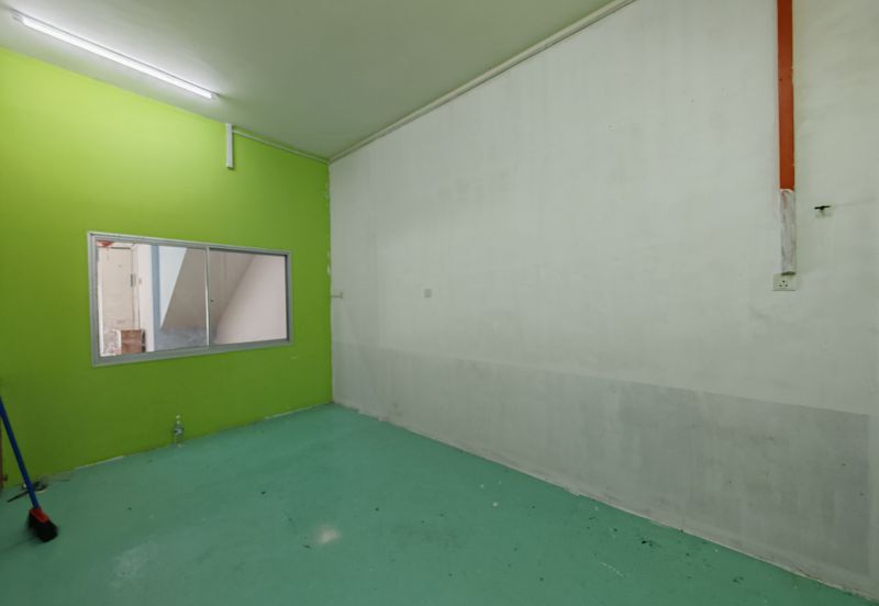 Double story shoplot near Aeon Melaka for rent