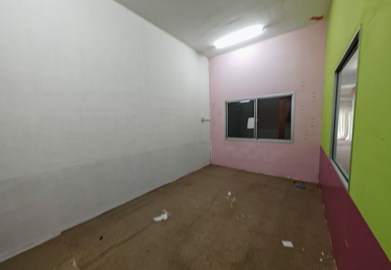 Double story shoplot near Aeon Melaka for rent