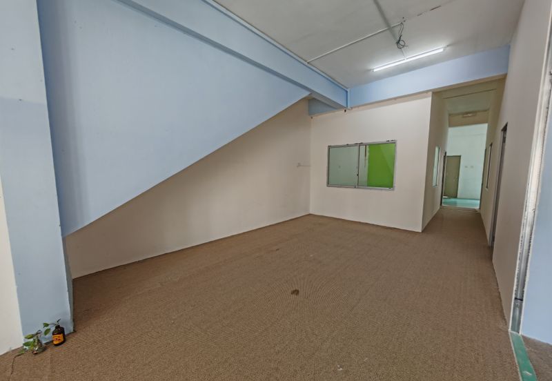 Double story shoplot near Aeon Melaka for rent