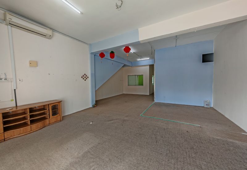 Double story shoplot near Aeon Melaka for rent