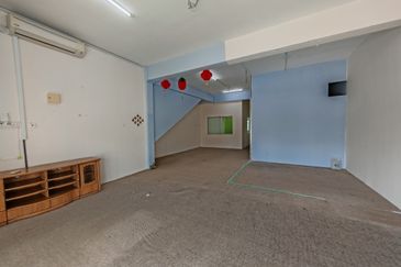 Double story shoplot near Aeon Melaka for rent