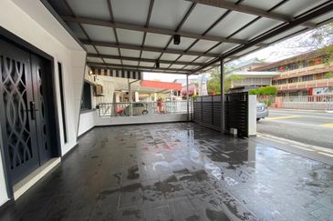 Bandar Hilir Freehold & Fully Renovated Single Storey Semi-D