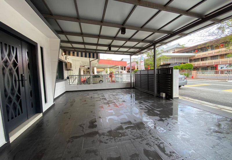 Bandar Hilir Freehold & Fully Renovated Single Storey Semi-D