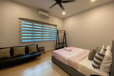 Bandar Hilir Freehold & Fully Renovated Single Storey Semi-D