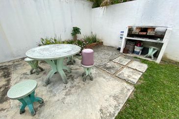 Bandar Hilir Freehold & Fully Renovated Single Storey Semi-D