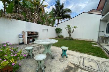 Bandar Hilir Freehold & Fully Renovated Single Storey Semi-D