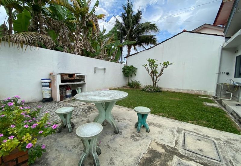 Bandar Hilir Freehold & Fully Renovated Single Storey Semi-D