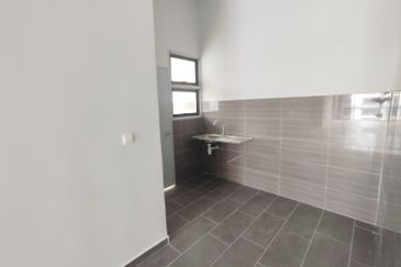 Admiral Residence high floor located in Melaka town area for sale