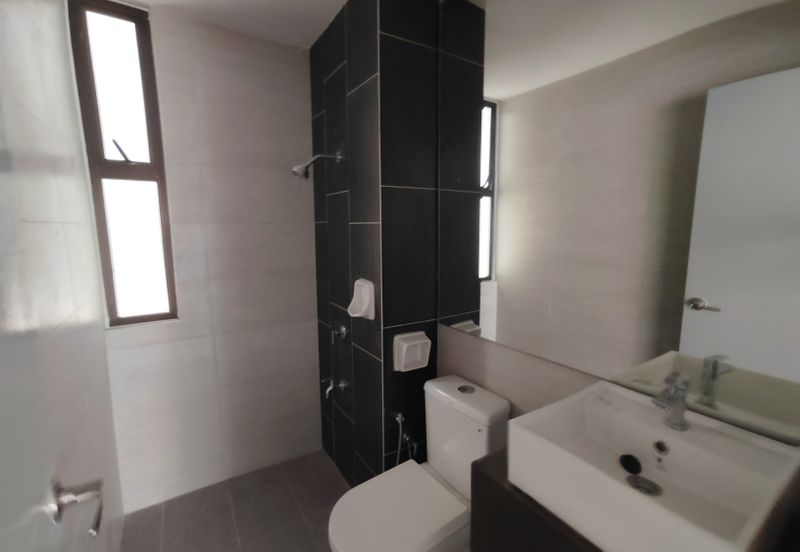 Admiral Residence high floor located in Melaka town area for sale