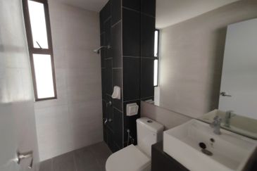 Admiral Residence high floor located in Melaka town area for sale